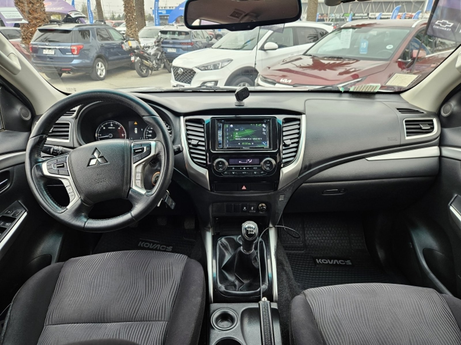MITSUBISHI MONTERO SPORT MT 4X2 2.4 2017 - Imagen 9 de 19