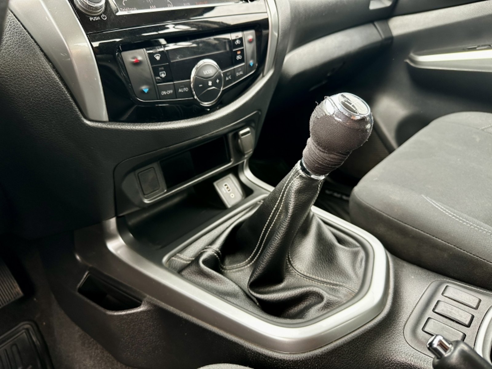 Nissan NAVARA 2.3 DC SE MT 4X2 DIESEL 2023 - Imagen 14 de 18