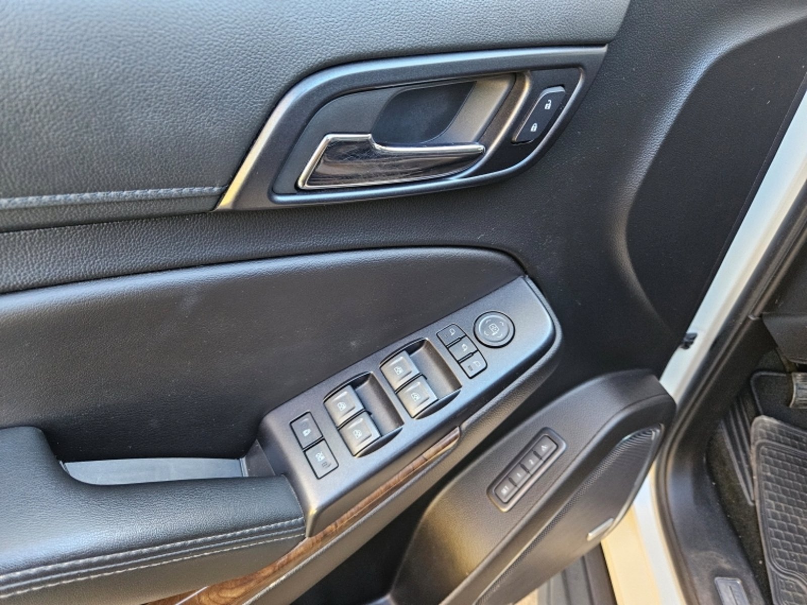 Chevrolet TAHOE 5.3 LT AT 4X4 2018 - Imagen 14 de 18