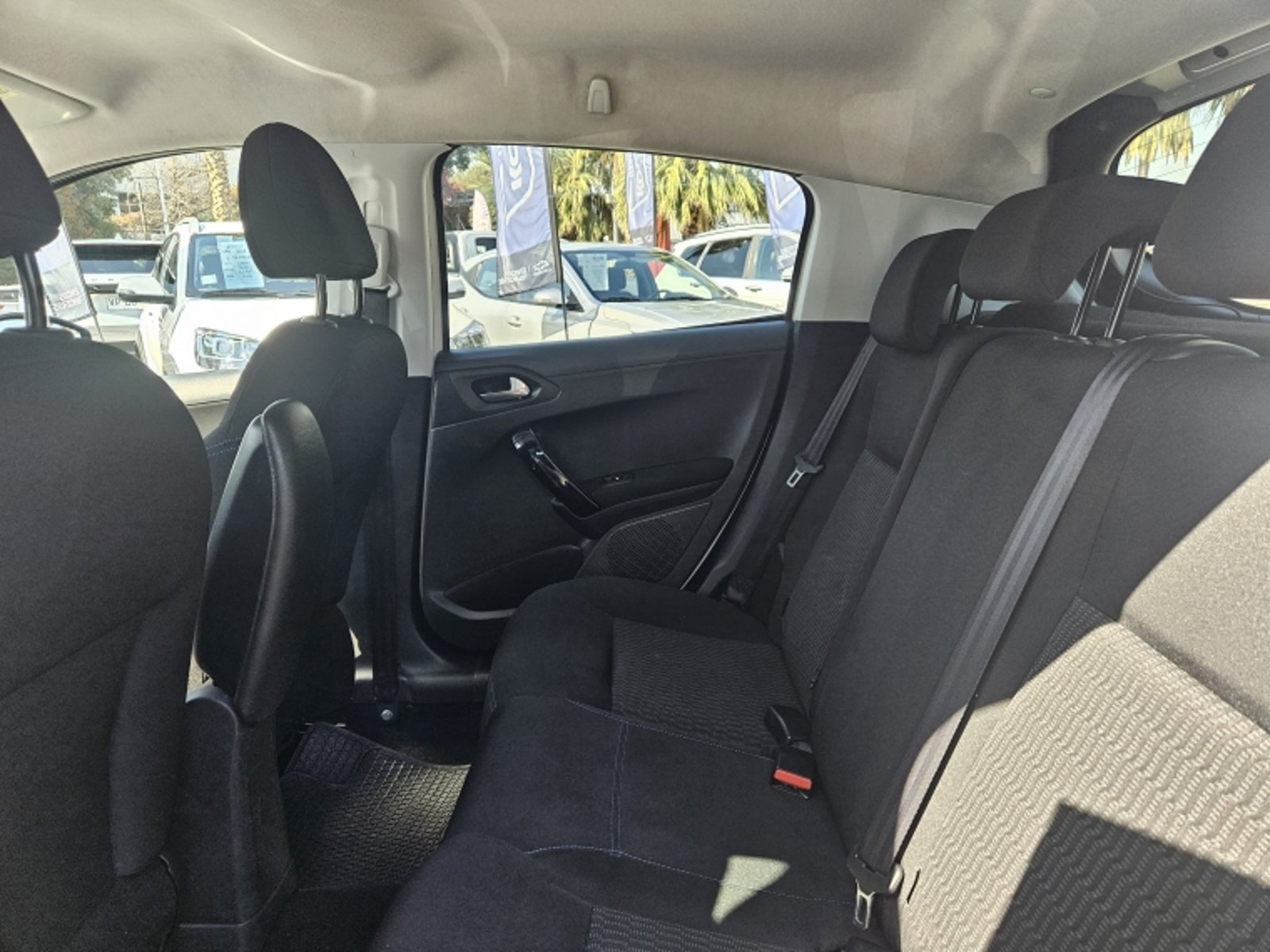 PEUGEOT 208 SIGNATURE 1.2 PURETECH MT 2019 - Imagen 8 de 20
