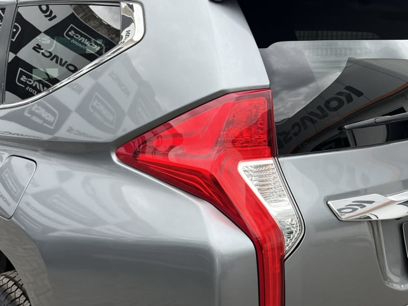 Mitsubishi MONTERO SPORT 3.0 AT  4X2 2020 - Imagen 11 de 20