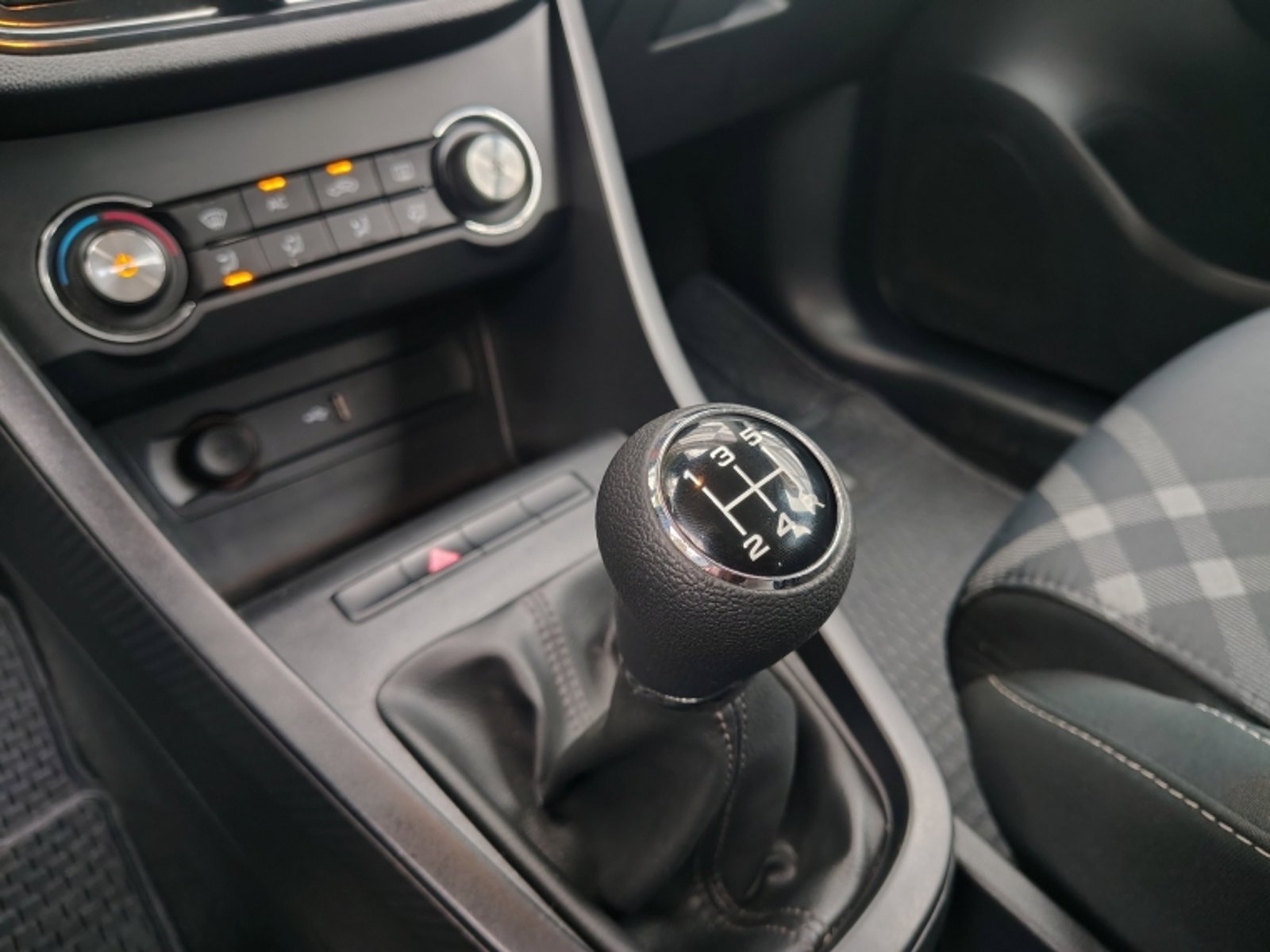 MG 3 1.5 COM MT 2022 - Imagen 15 de 18