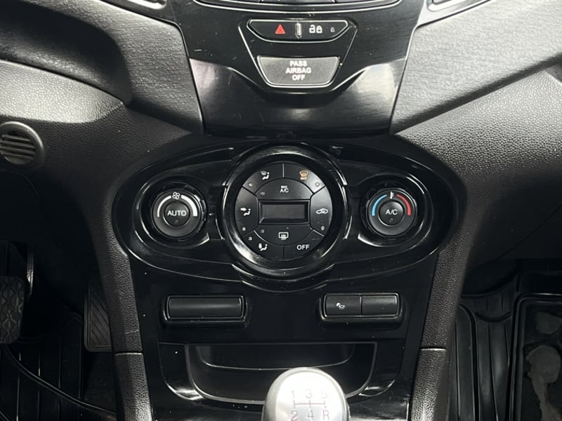 Ford FIESTA TITANIUM 1.6 2017 - Imagen 19 de 20