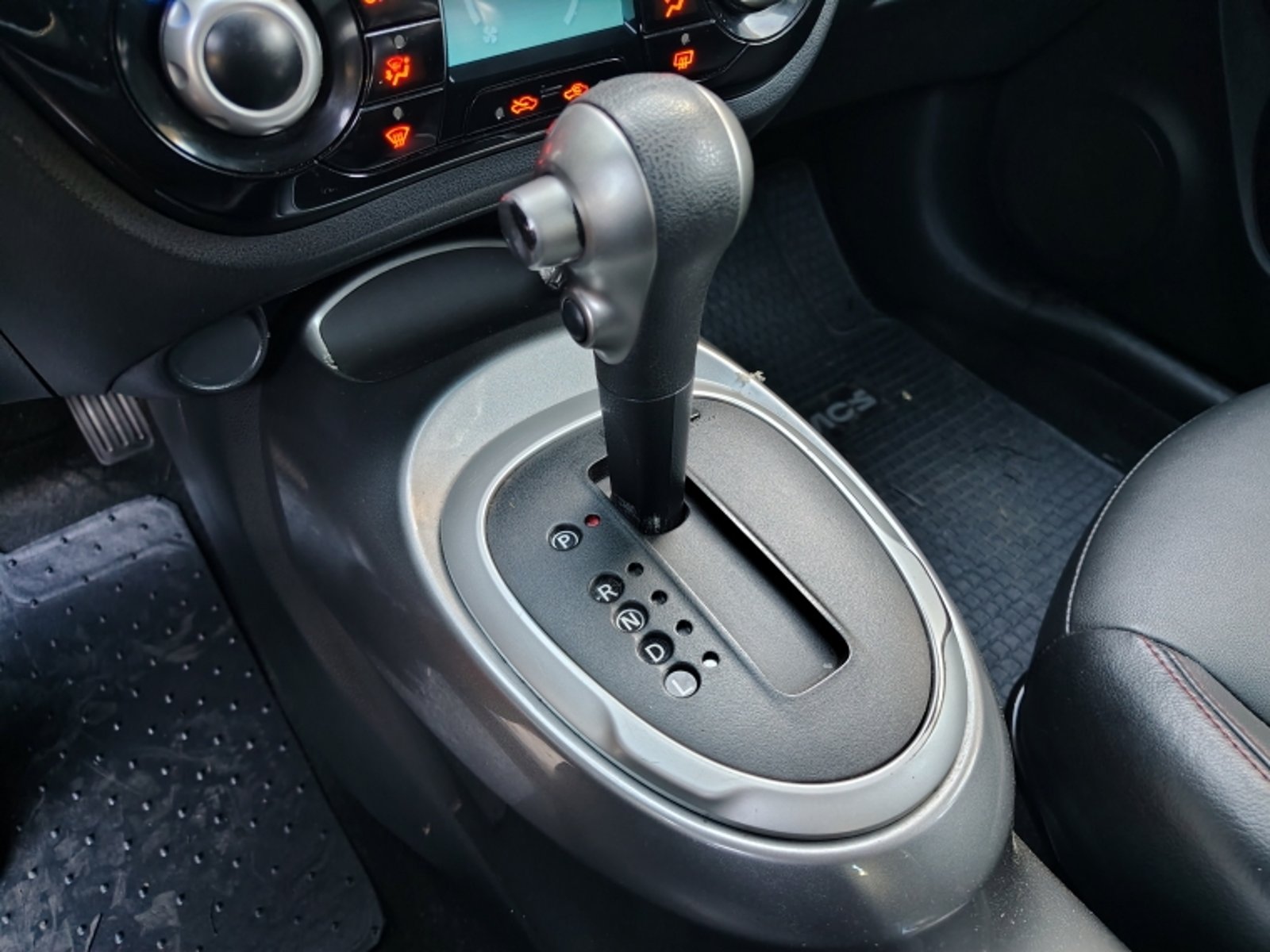NISSAN JUKE 1.6  MID  CVT 2014 - Imagen 15 de 20