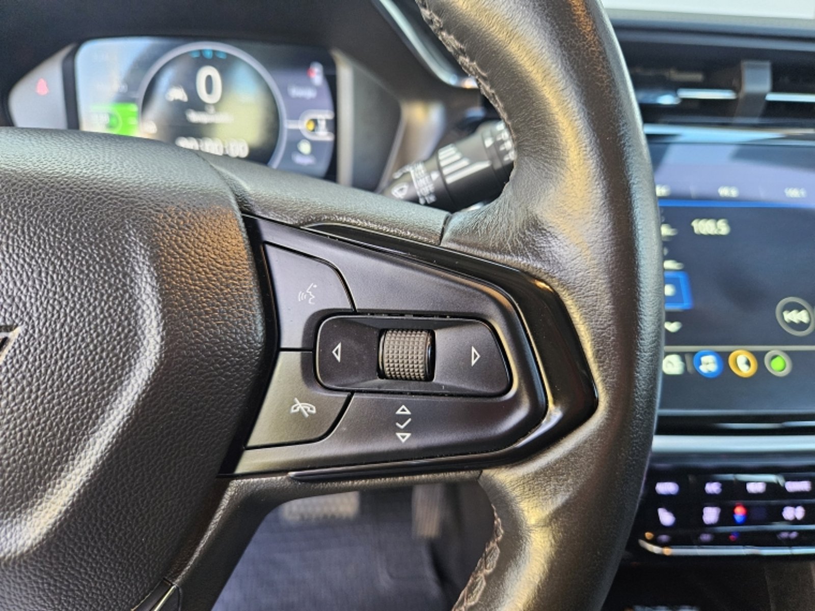 CHEVROLET BOLT EUV 0.0 LT AT ELECTRICO 2024 - Imagen 16 de 19