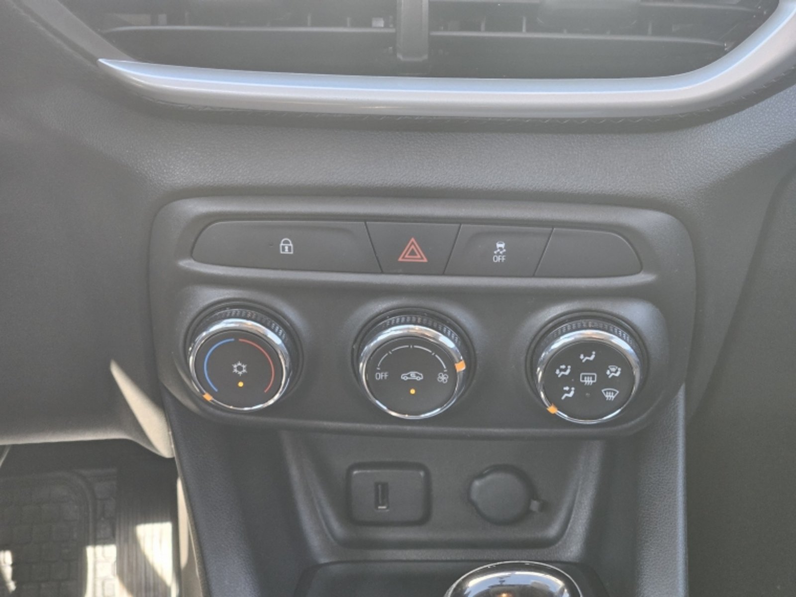 CHEVROLET TRACKER LS MT 2023 - Imagen 11 de 20