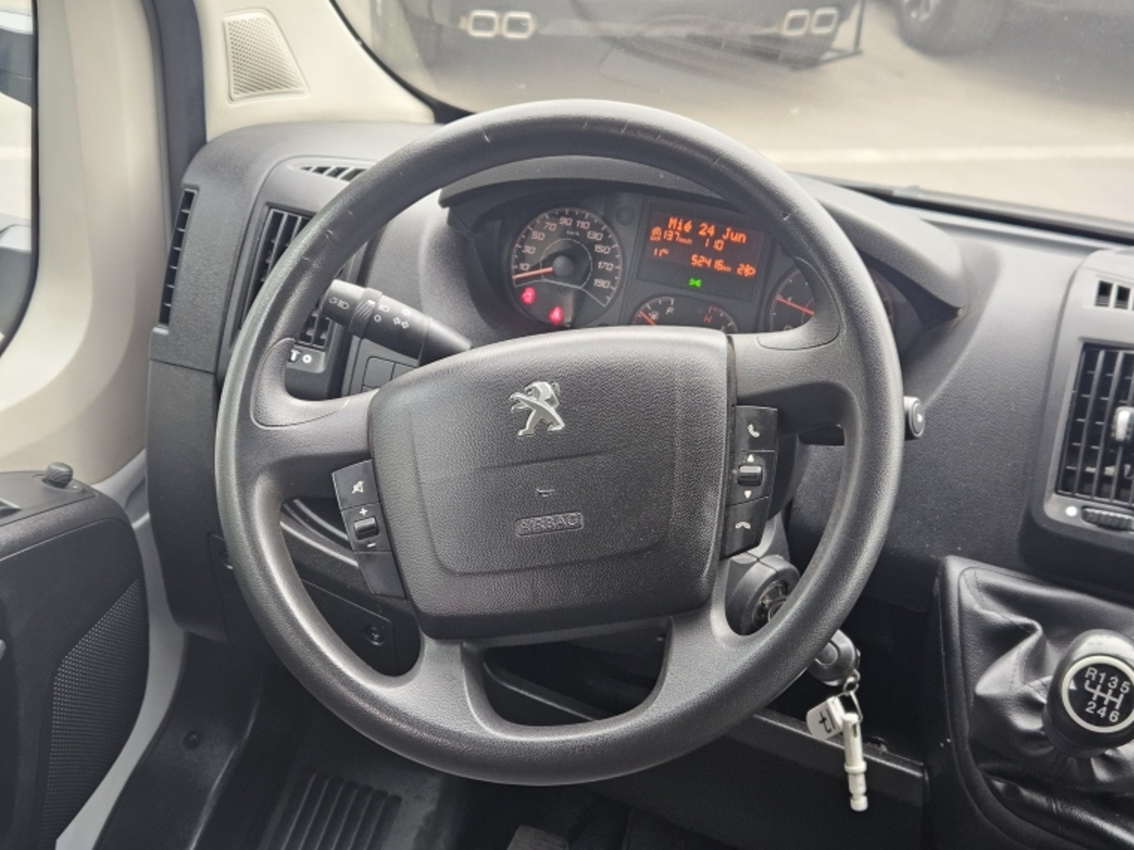 PEUGEOT BOXER D/CAB. L4 BLUEHDI 165 MT DIESEL 2023 - Imagen 9 de 17