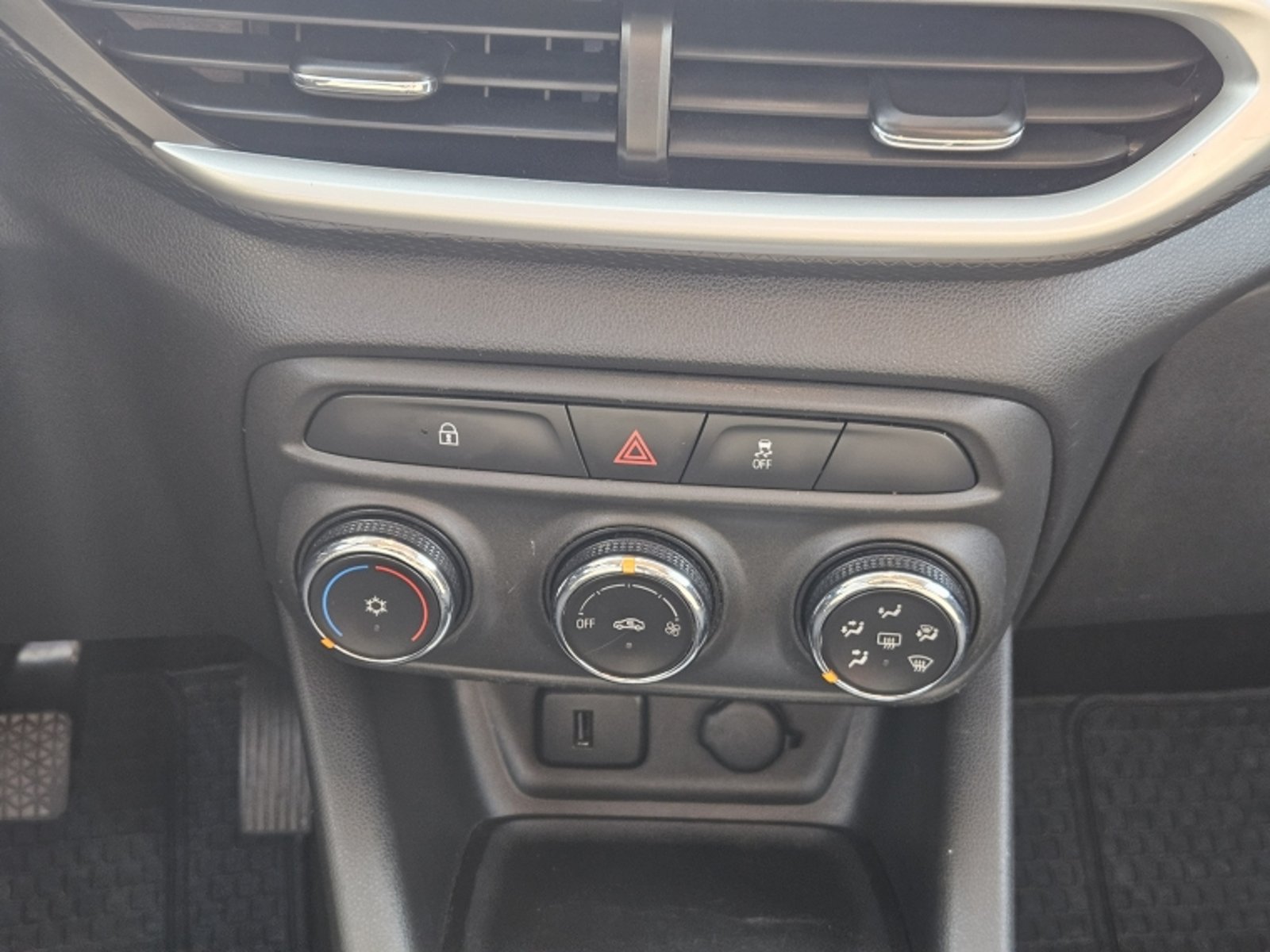 CHEVROLET TRACKER LS MT 1.2 2022 - Imagen 12 de 20