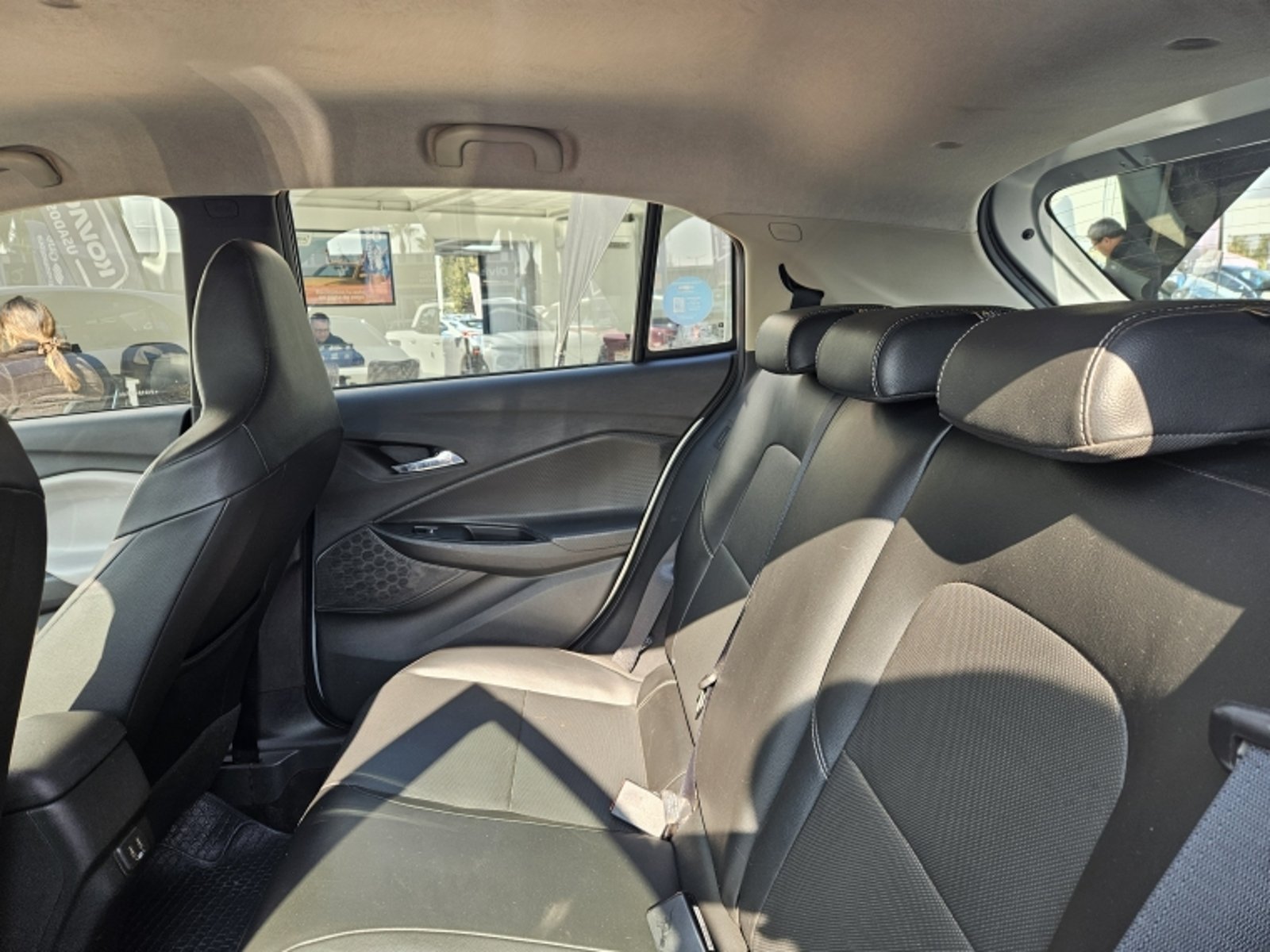 CHEVROLET ONIX PREMIER 1.0T AUT 2023 - Imagen 8 de 20