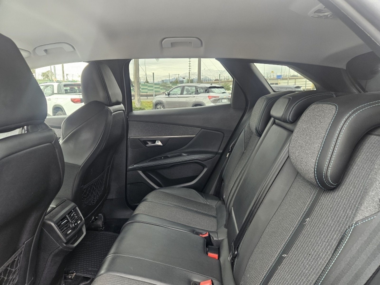 Peugeot 3008 ALLURE PACK THP 165 AT 1.6 2021 - Imagen 8 de 20