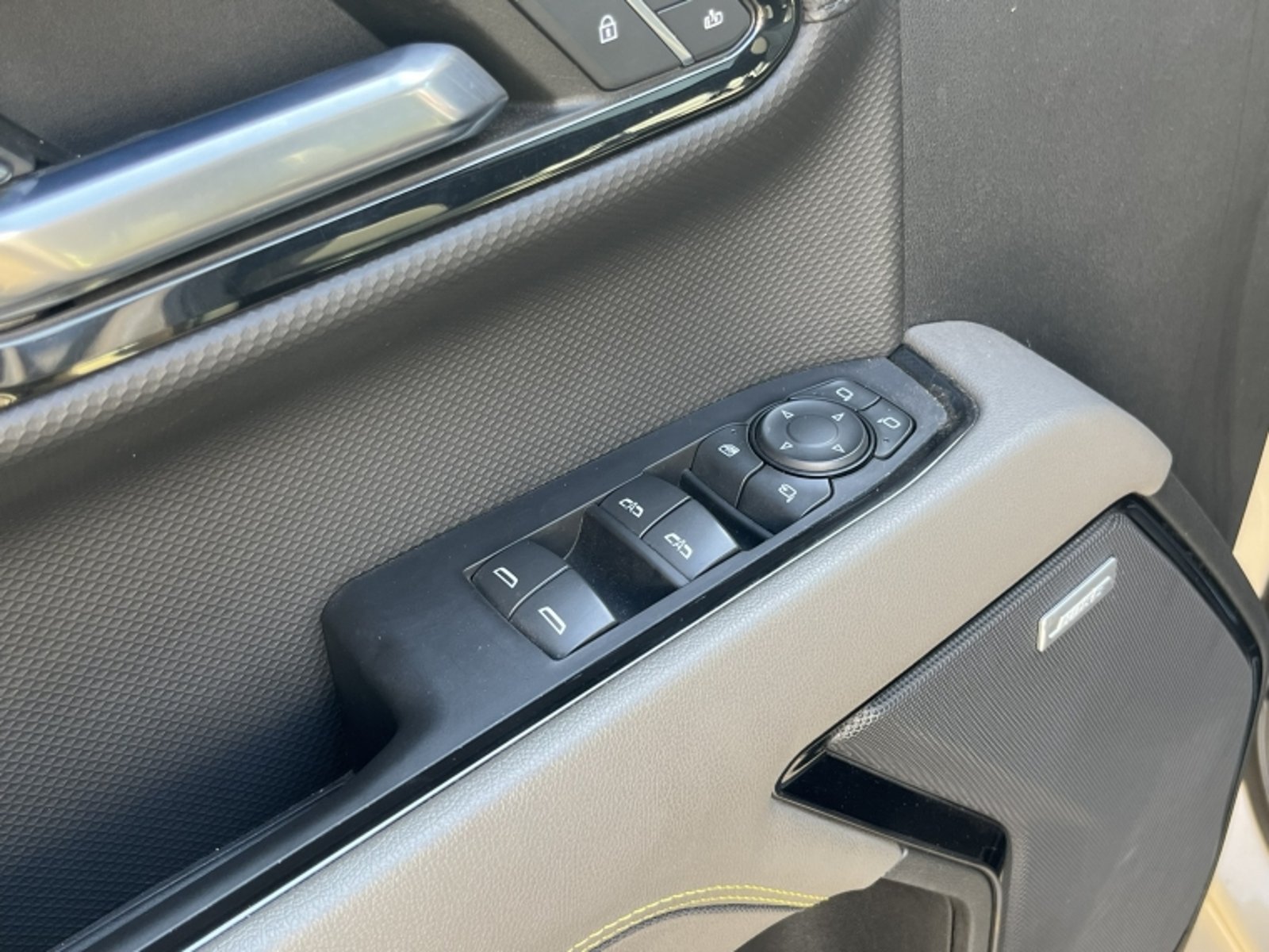 Chevrolet SILVERADO 6.2 ZR2 AT 4X4 2023 - Imagen 8 de 20