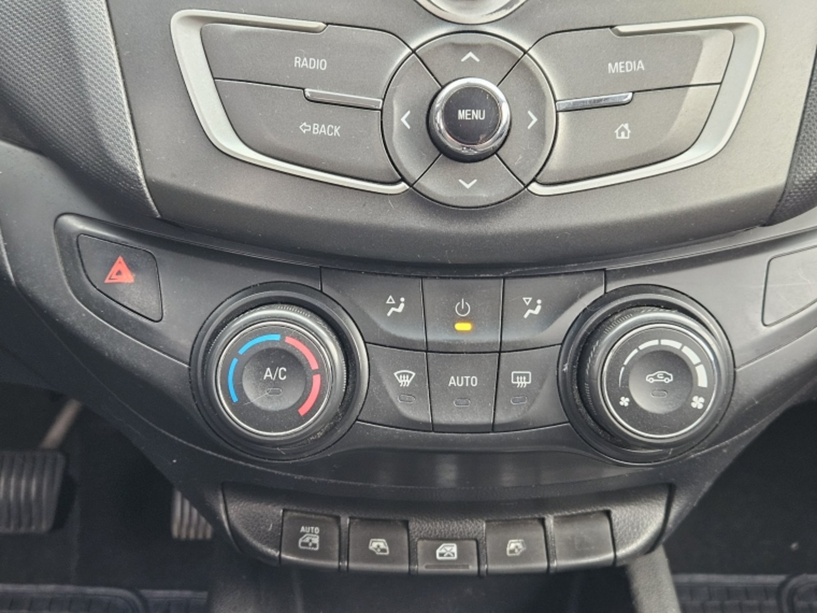CHEVROLET SAIL LS 1.5 2018 - Imagen 13 de 19