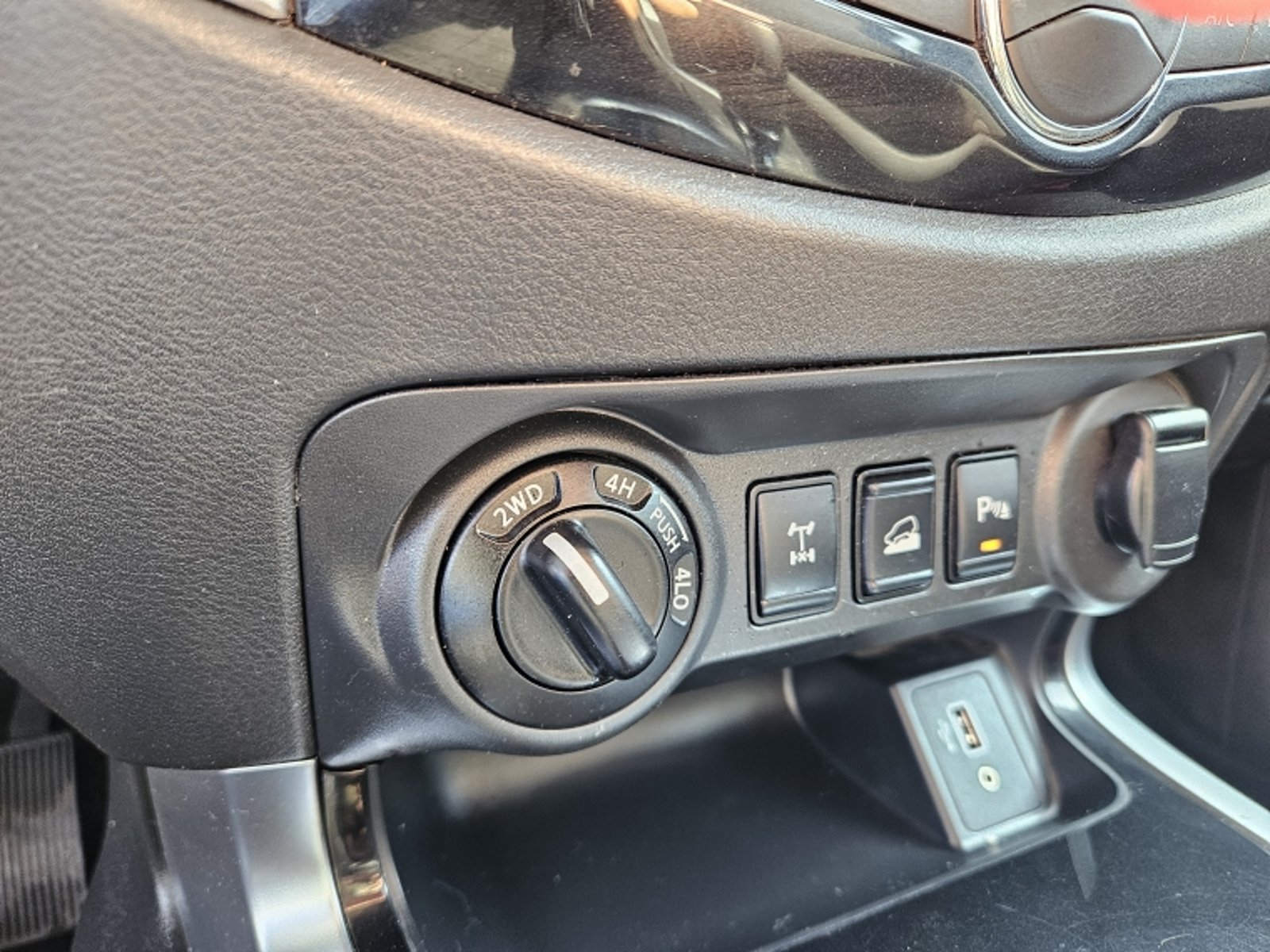NISSAN NAVARA 2.3 DC XE AT 4X4 DIESEL 2024 - Imagen 17 de 19