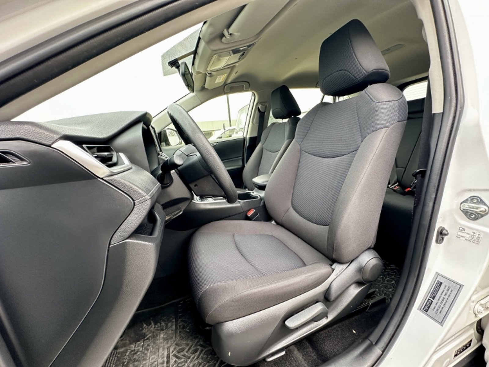 TOYOTA RAV4 2.0 LE AT 2024 - Imagen 9 de 20
