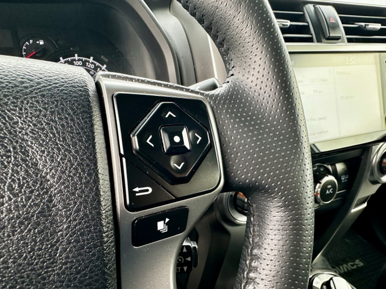 TOYOTA 4RUNNER 4.0  SR5  AT  4X4 2024 - Imagen 12 de 20