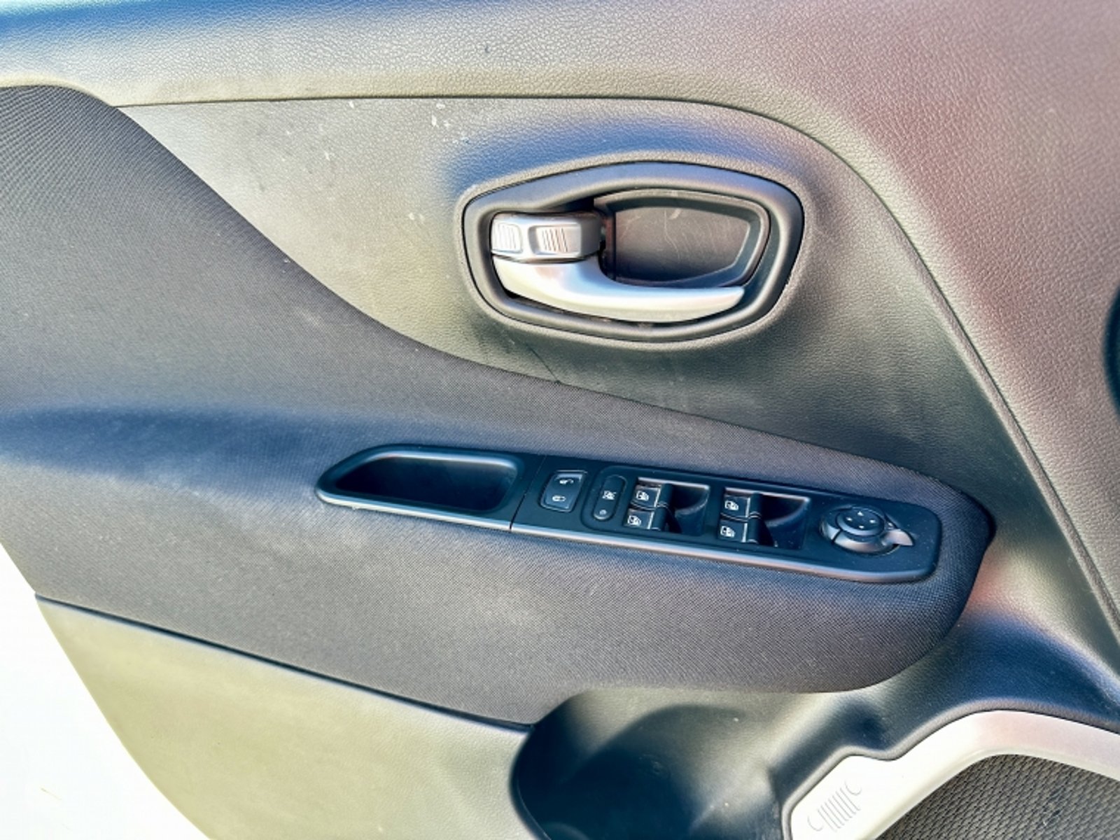 JEEP RENEGADE 1.8 SPORT LX AT 2022 - Imagen 16 de 20