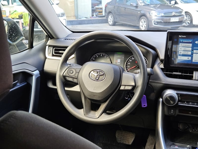 Toyota RAV4 2.0 LE AT 2024 - Imagen 8 de 10