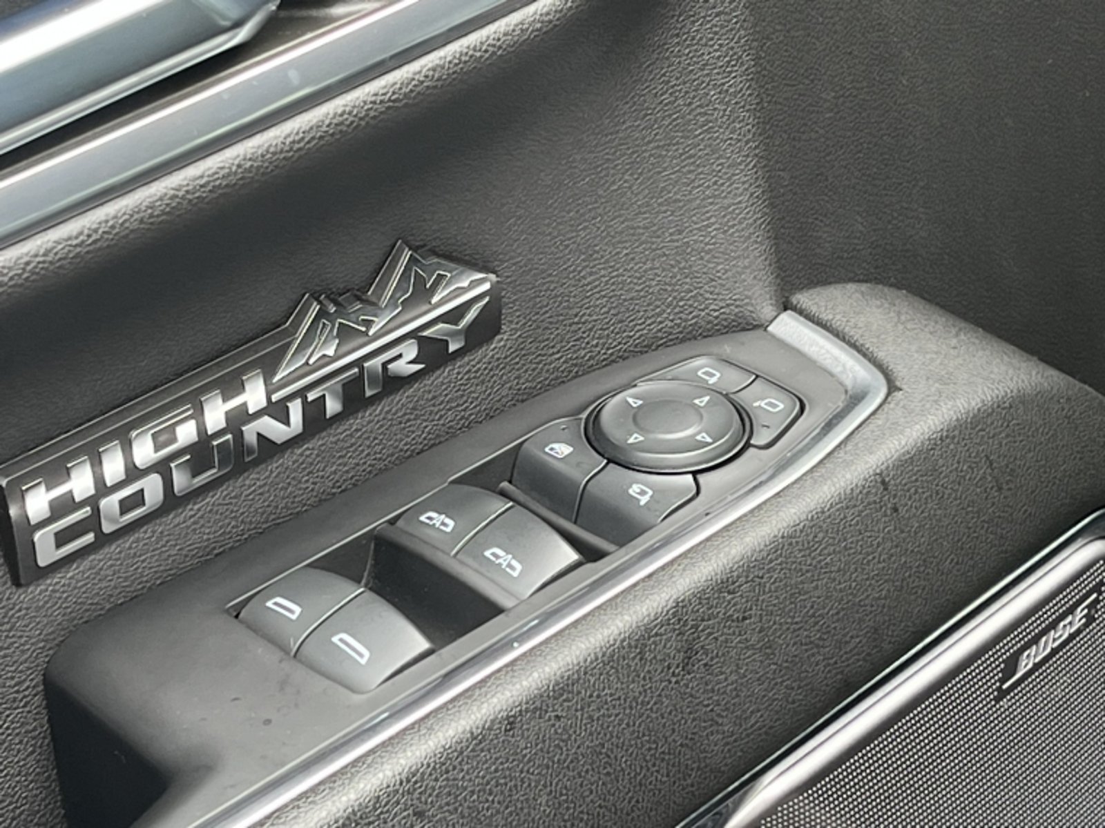 Chevrolet SILVERADO 3.0 TD HIGH COUNTRY AT 4X4 DIESEL 2023 - Imagen 13 de 20
