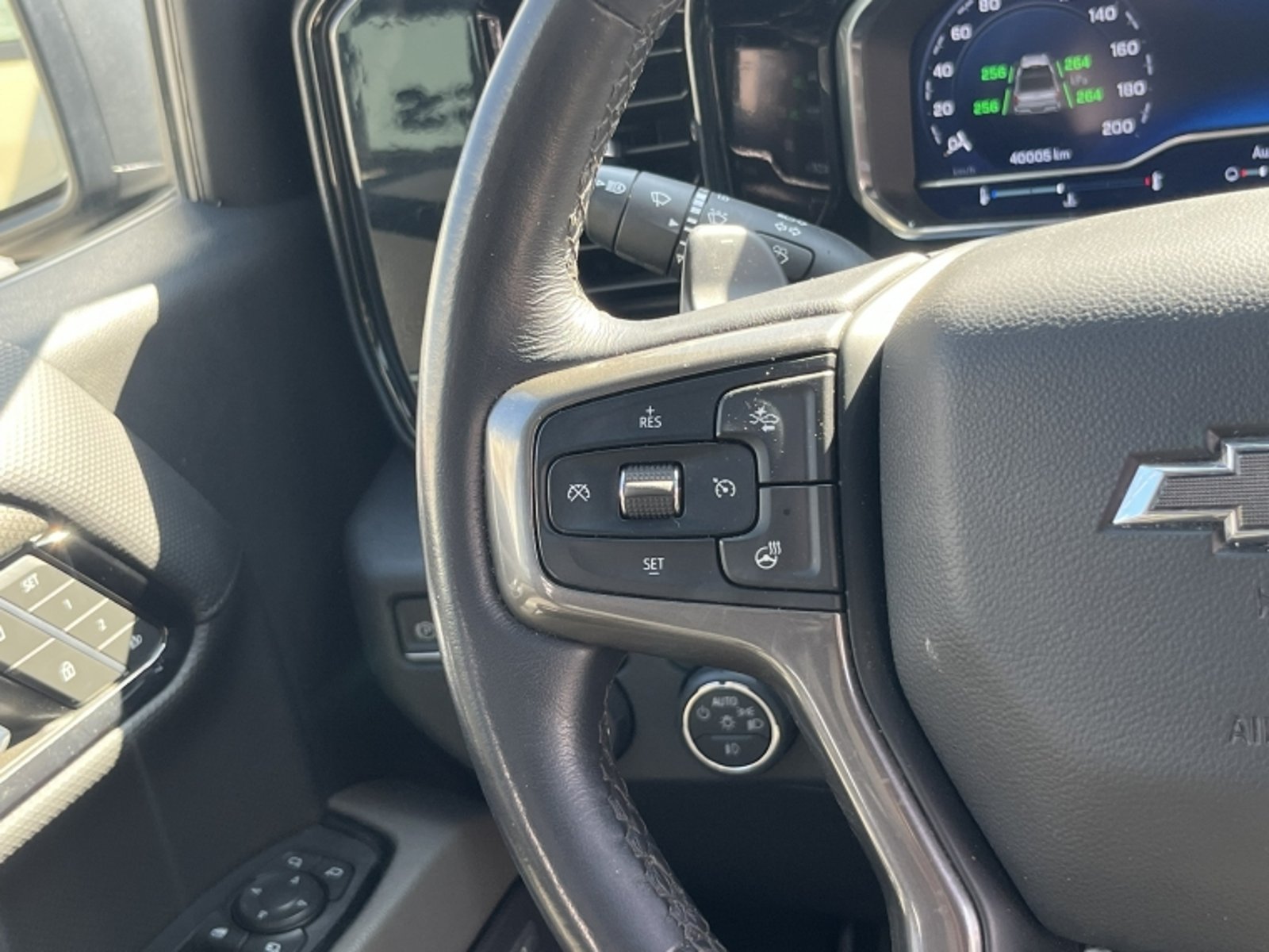Chevrolet SILVERADO 6.2 ZR2 AT 4X4 2023 - Imagen 15 de 20
