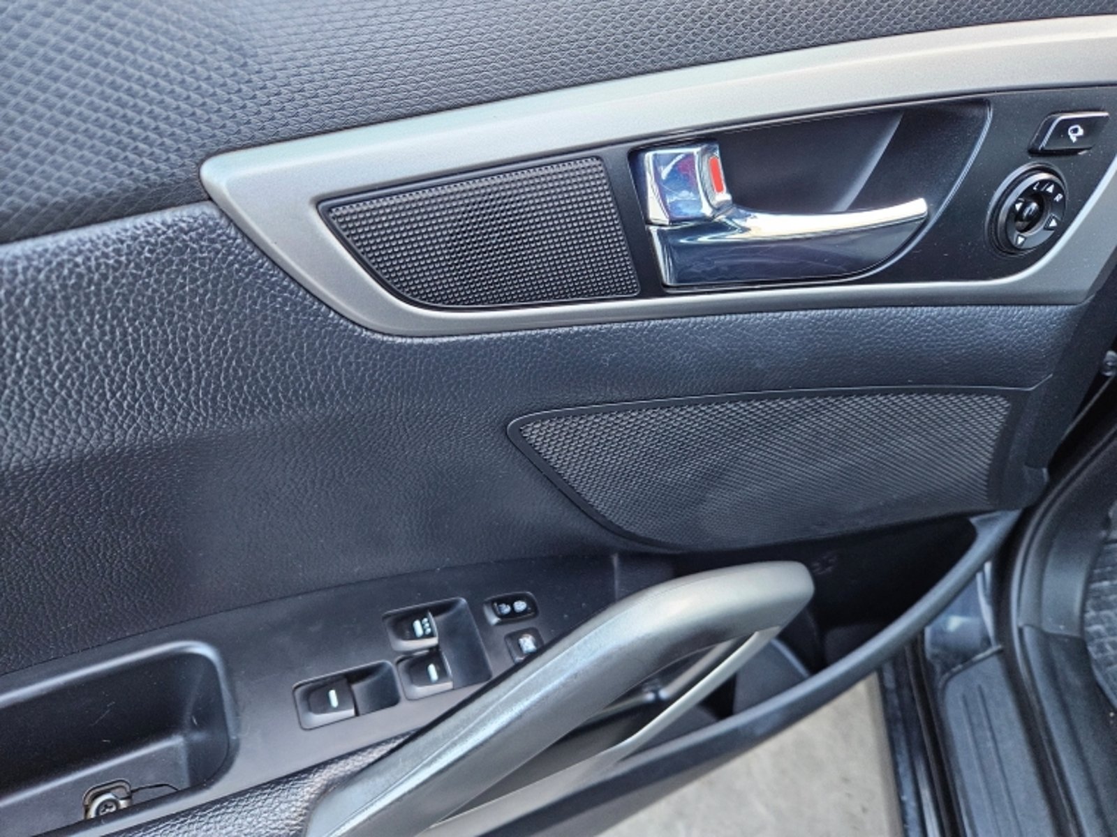 Hyundai VELOSTER 1.6 FS 4DR GLS FULL MT 2016 - Imagen 8 de 19