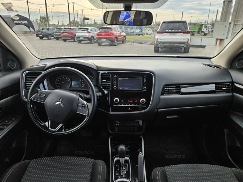 Mitsubishi OUTLANDER GLX AT 4X2 2.0 2023 - Imagen 9 de 20