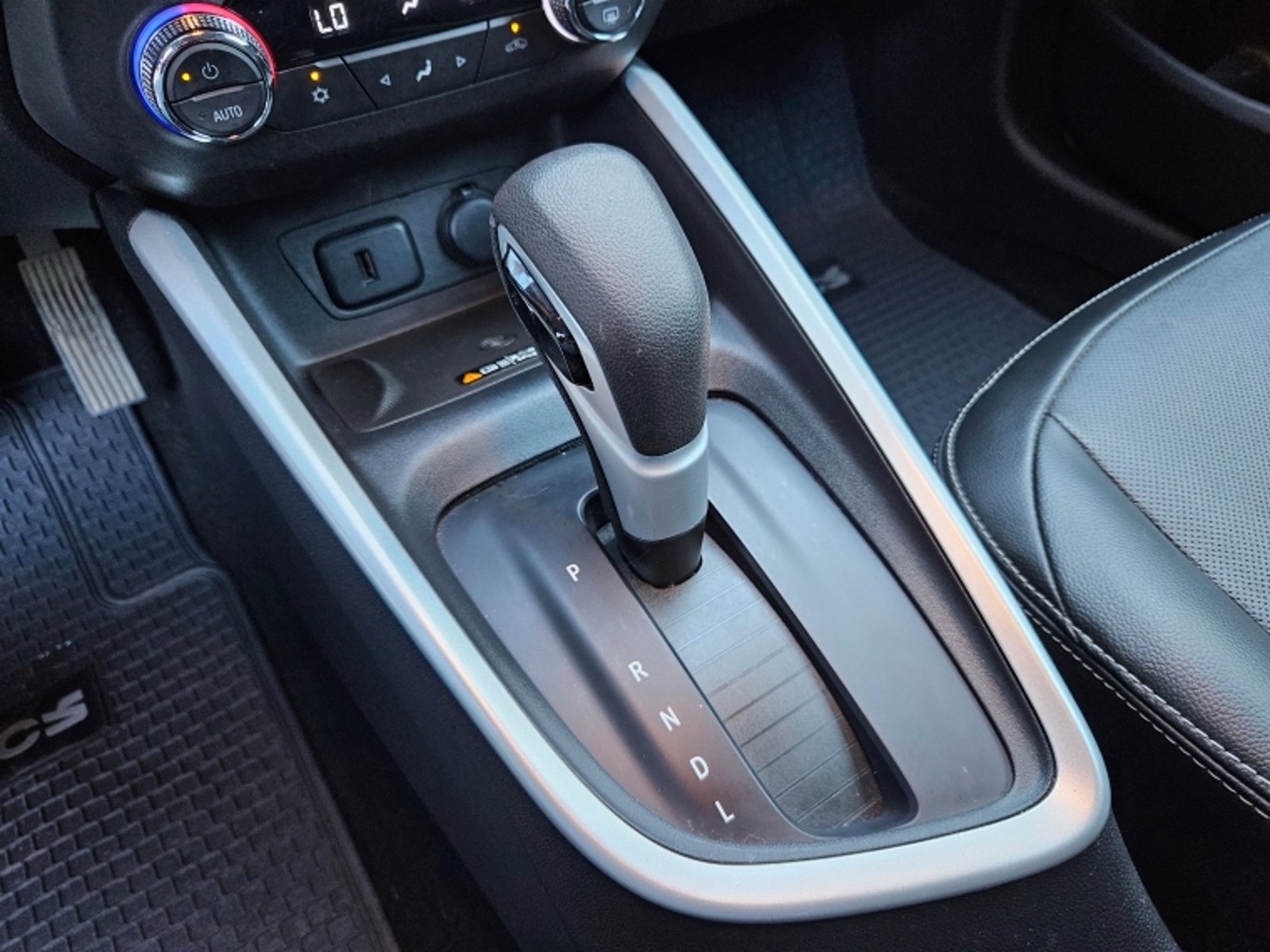 Chevrolet ONIX 1.0T PREMIER AT 2024 - Imagen 15 de 19