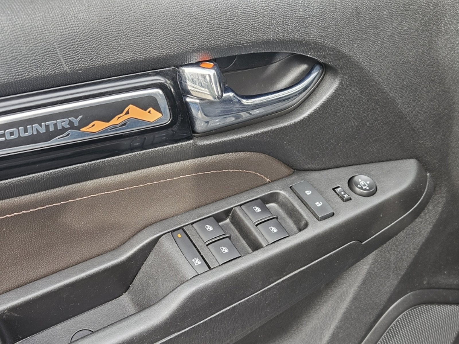 CHEVROLET COLORADO 2.8 HIGH COUNTRY AT 4X4 DIESEL 2021 - Imagen 15 de 20