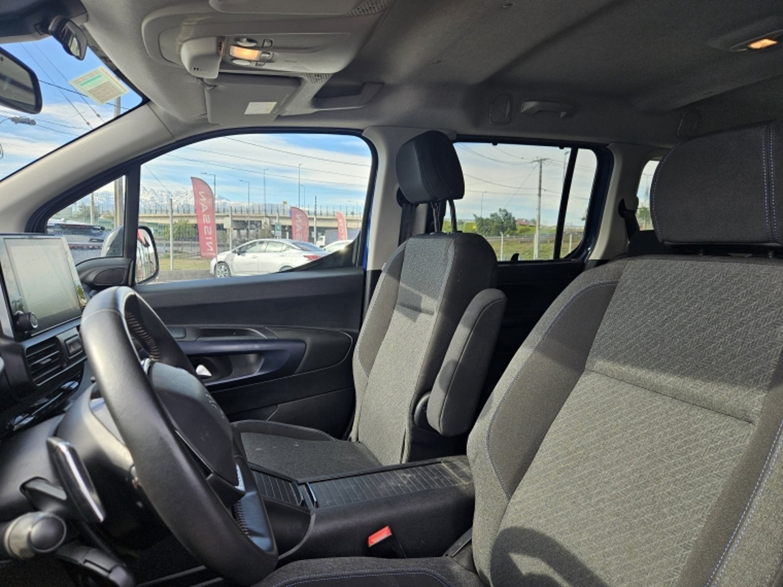 PEUGEOT RIFTER 1.5 ALLURE BLUEHDI 130 AT DIESEL 2023 - Imagen 16 de 20