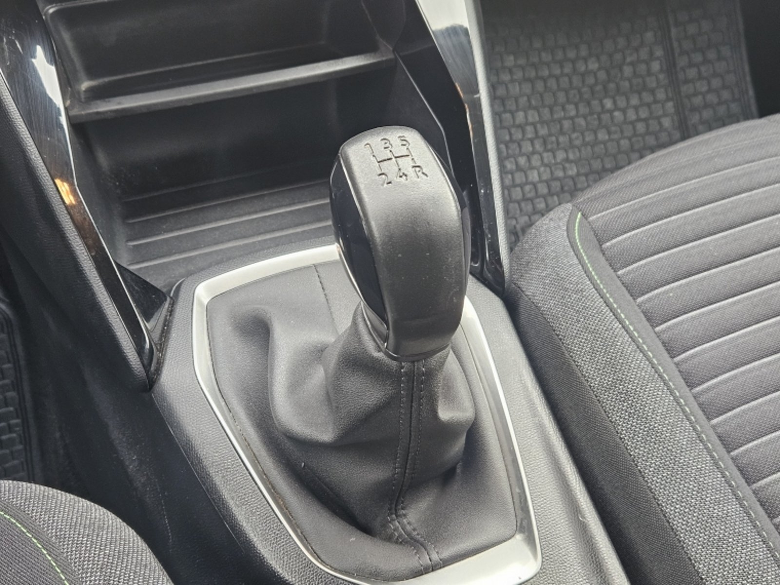 PEUGEOT 208 ACTIVE PURETECH 100 MT 2025 - Imagen 13 de 19