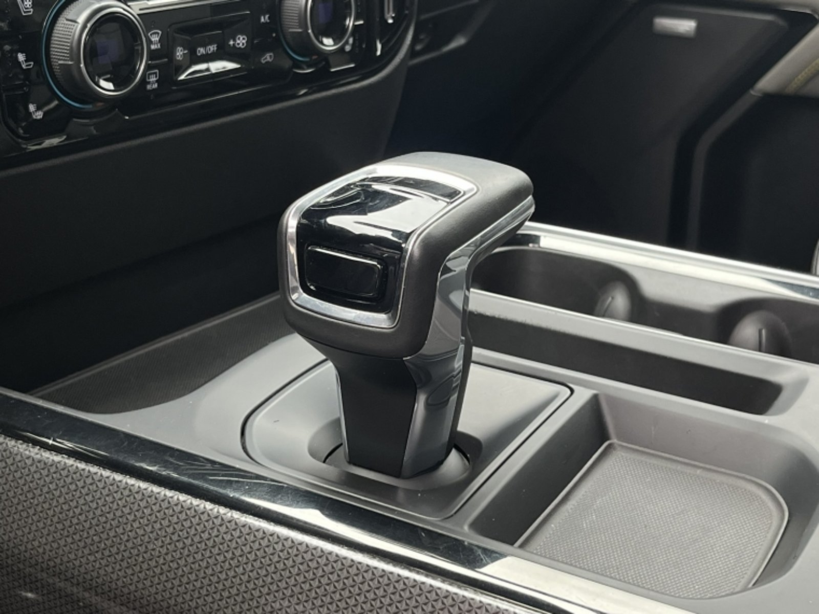 Chevrolet SILVERADO 6.2 ZR2 AT 4X4 2024 - Imagen 15 de 20