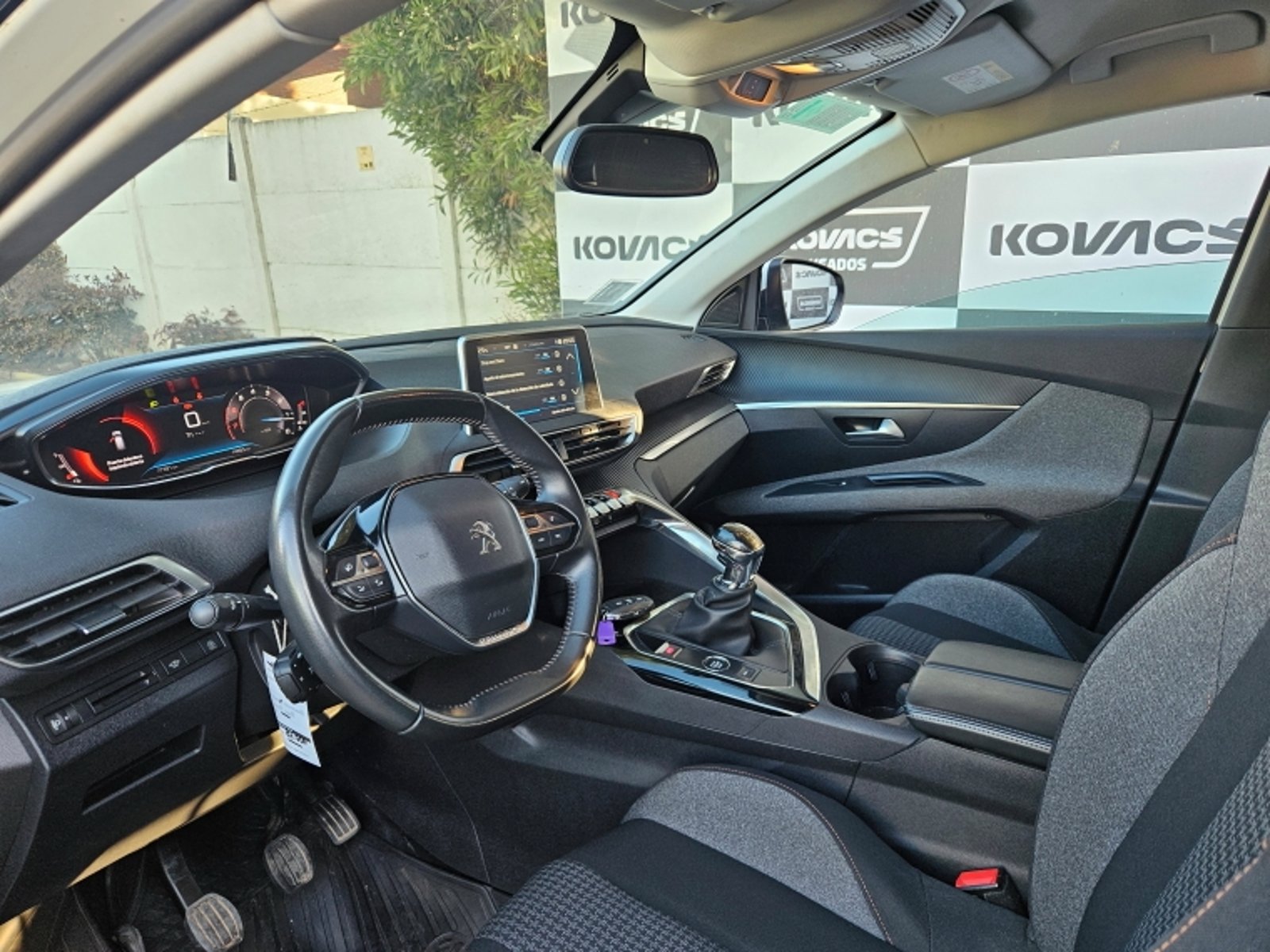 Peugeot 3008 1.2 ACTIVE PACK PURETECH 130 MT 2022 - Imagen 9 de 19