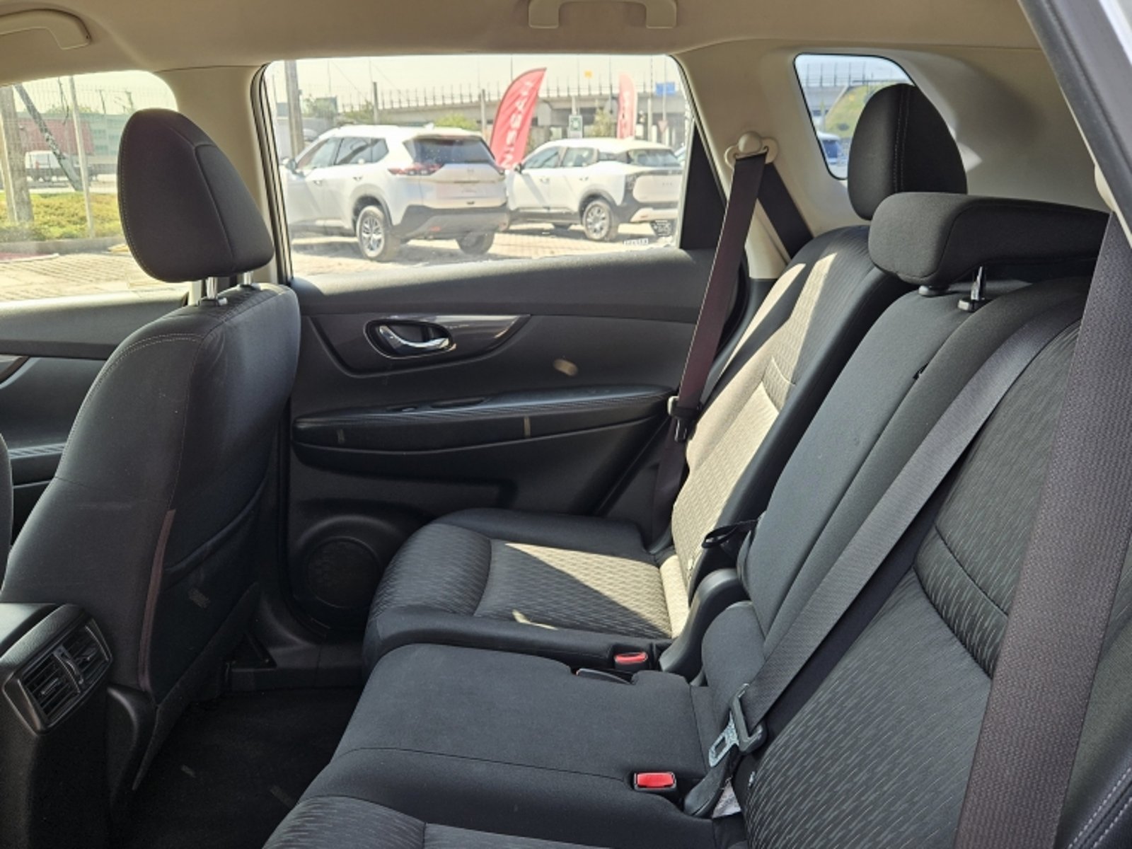 NISSAN X-TRAIL 2.5 SENSE CVT AT 2018 - Imagen 8 de 20