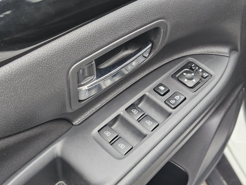 Mitsubishi OUTLANDER GLX AT 4X2 2.0 2023 - Imagen 14 de 20