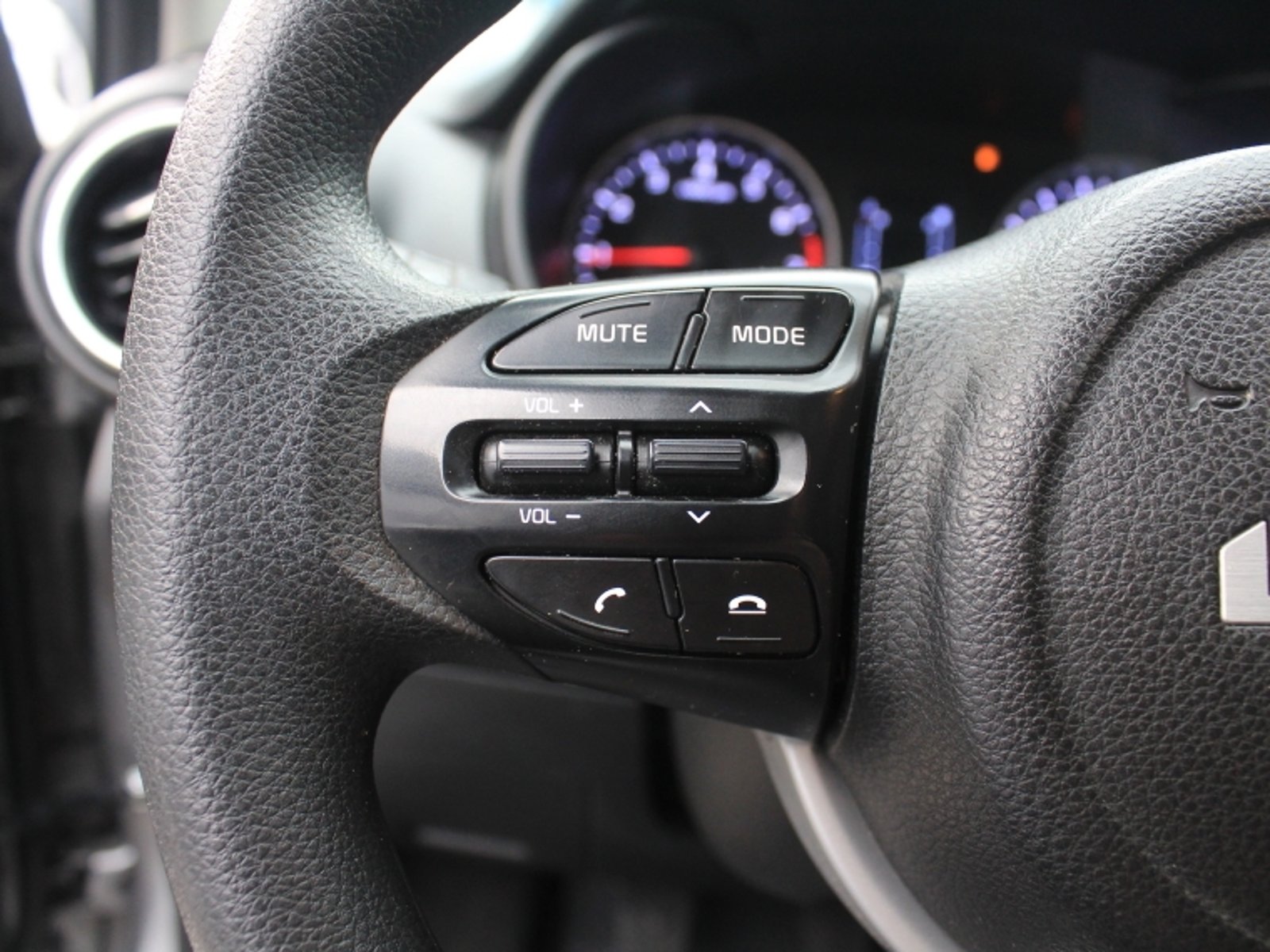 KIA SOLUTO 1.4  LX MT 2024 - Imagen 13 de 18