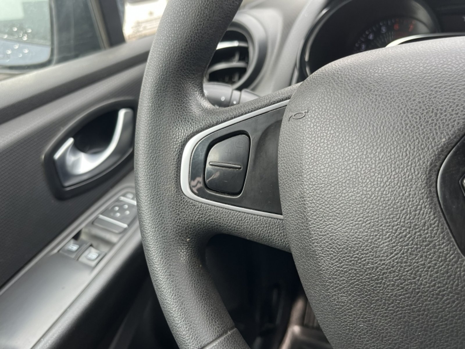 Renault CLIO 1.2 EXPRESSION MT 2020 - Imagen 18 de 20