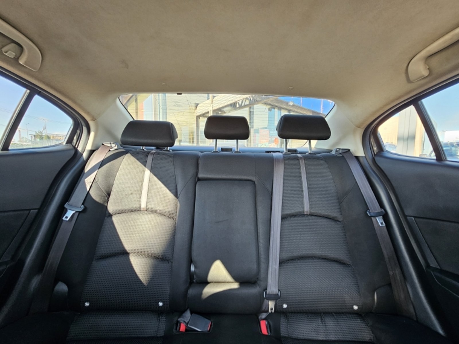 Mazda 3 S L AT 1.6 2018 - Imagen 16 de 18