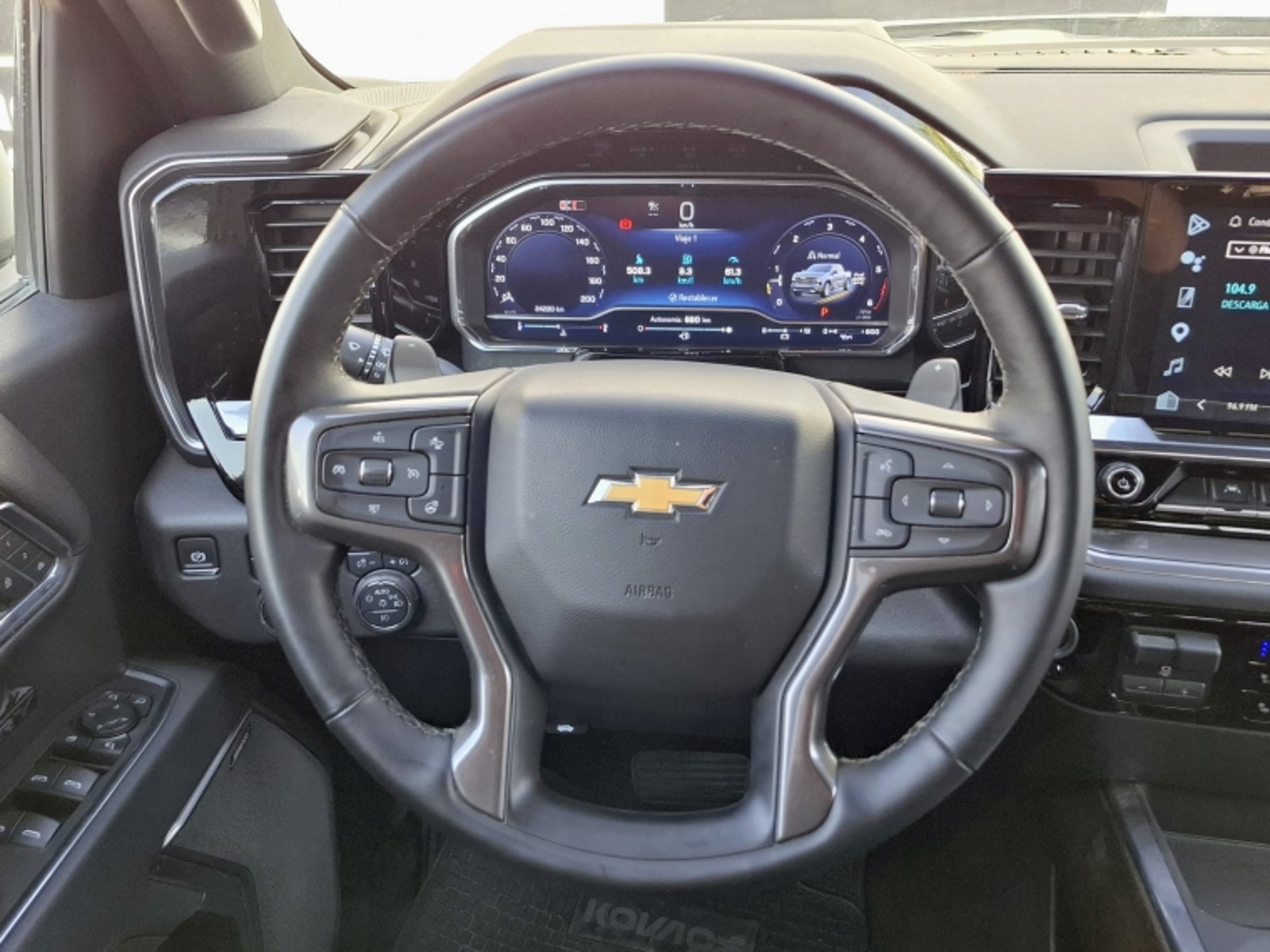 CHEVROLET SILVERADO HC AT 2025 - Imagen 10 de 20