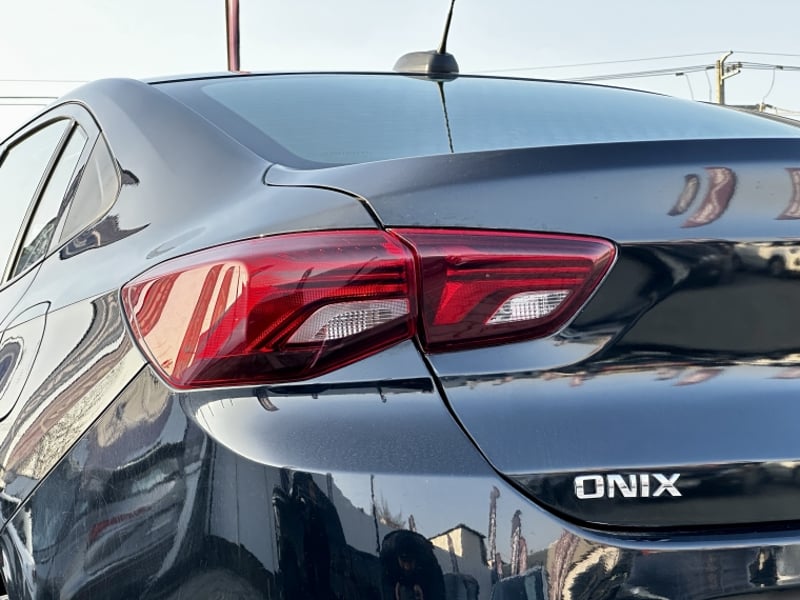 Chevrolet ONIX SEDAN LTZ 1.0 MT 2023 - Imagen 8 de 18