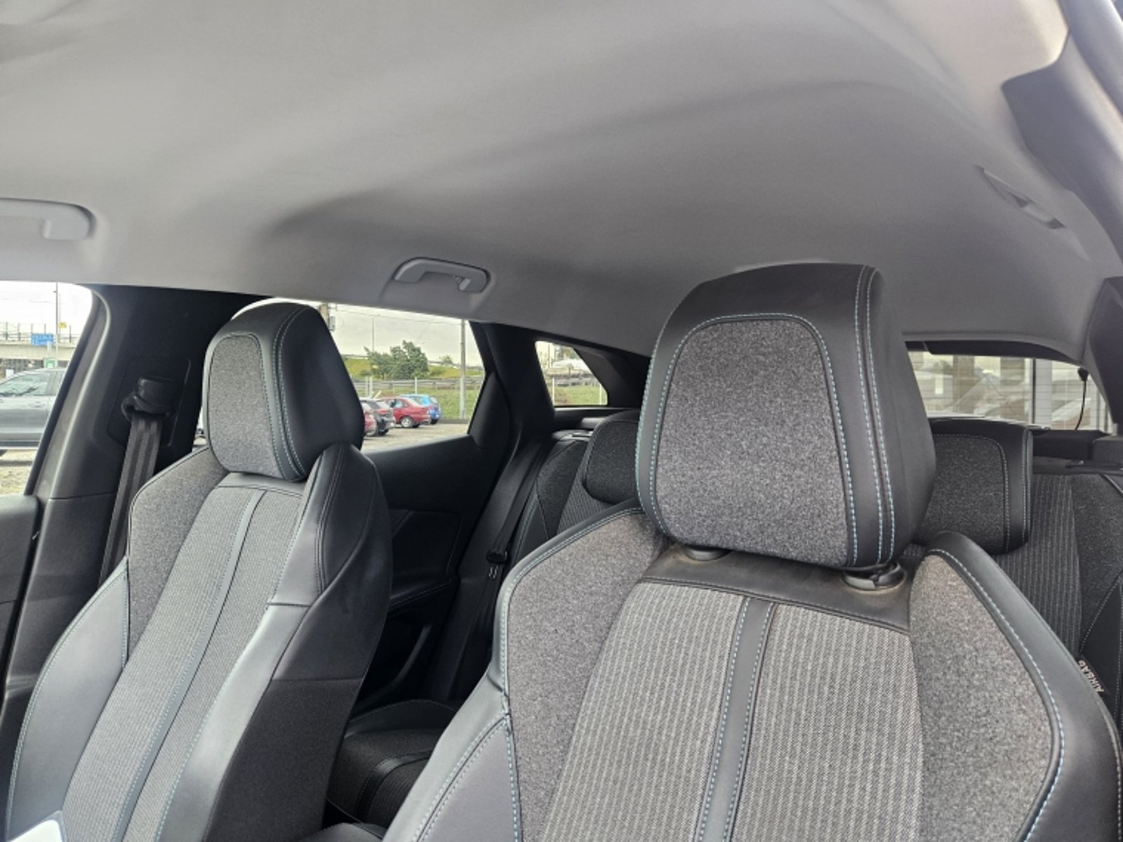Peugeot 3008 ALLURE PACK THP 165 AT 1.6 2021 - Imagen 16 de 20
