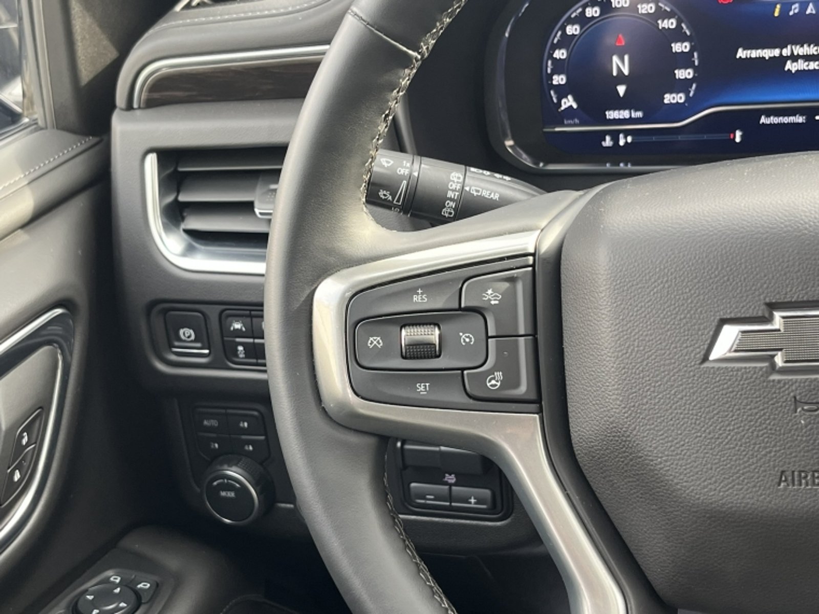 Chevrolet SUBURBAN 5.3 Z71 AT 4X4 2025 - Imagen 15 de 20