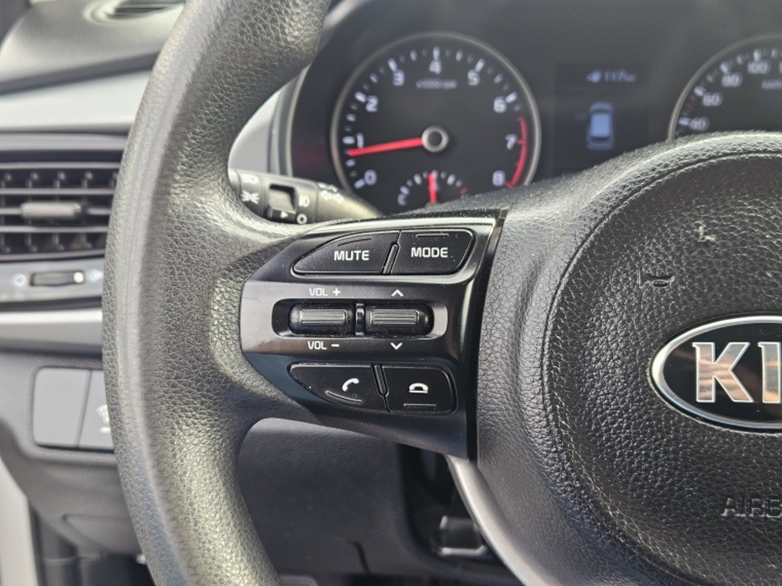 KIA RIO 5 EX 1.4 MT 2021 - Imagen 18 de 20