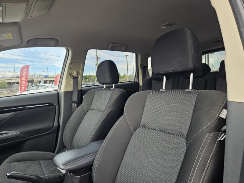 Mitsubishi OUTLANDER GLX AT 4X2 2.0 2023 - Imagen 15 de 20
