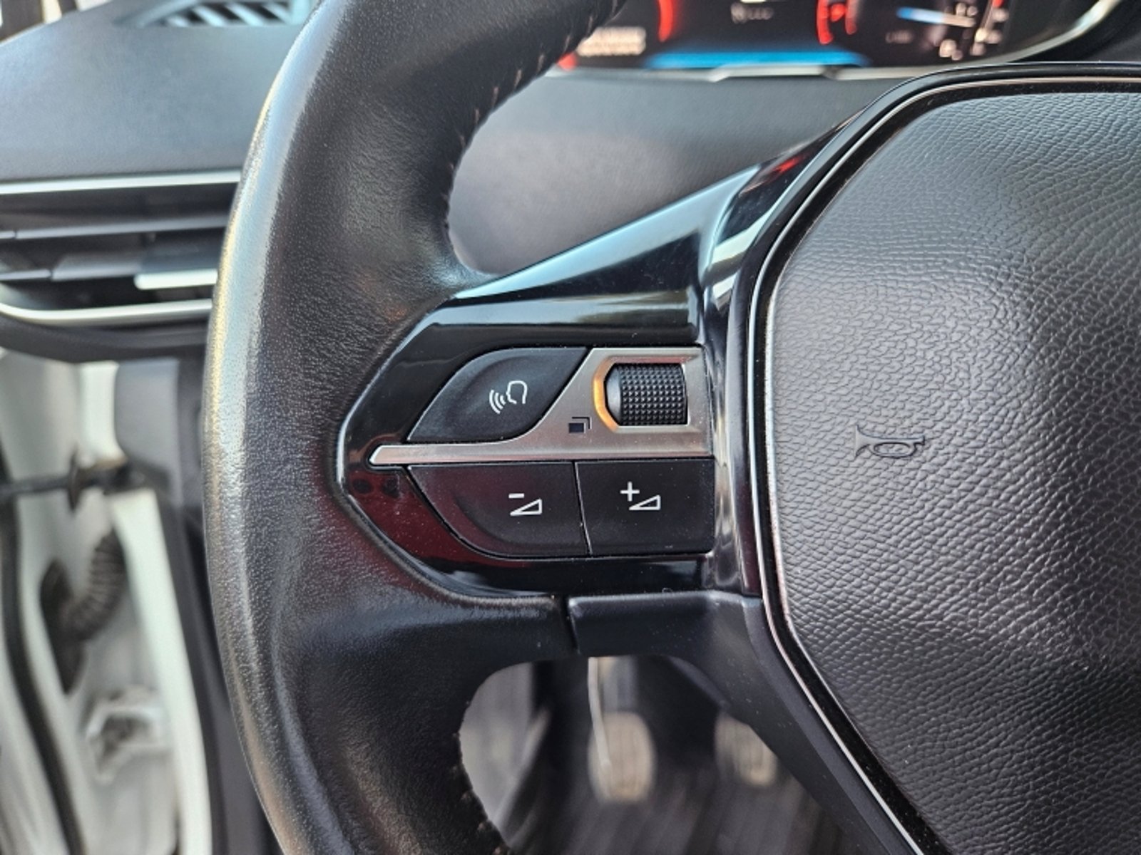Peugeot 3008 1.2 ACTIVE PACK PURETECH 130 MT 2022 - Imagen 15 de 19