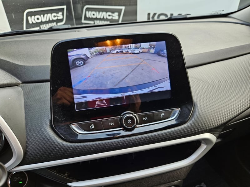 Chevrolet TRACKER 1.2T  LTZ MT 2023 - Imagen 16 de 19