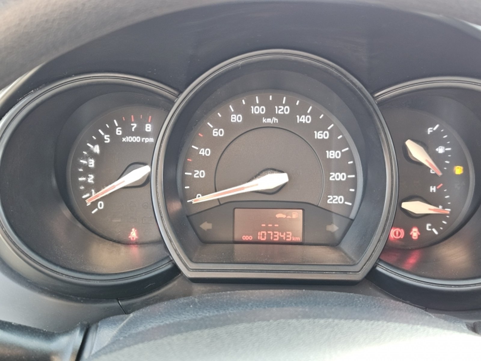 KIA RIO 4 EX MT 1.4 2015 - Imagen 15 de 18