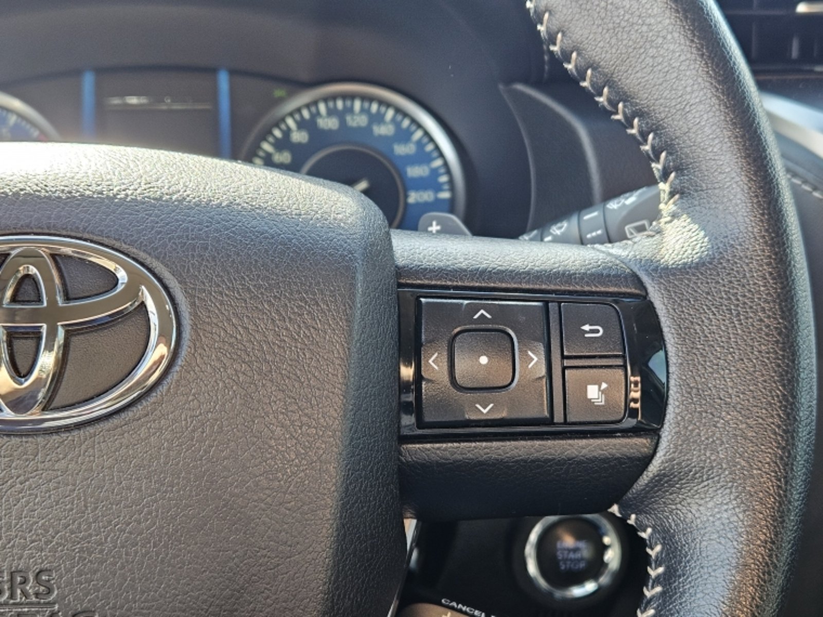 TOYOTA FORTUNER SRX AT 2.7 2023 - Imagen 19 de 20