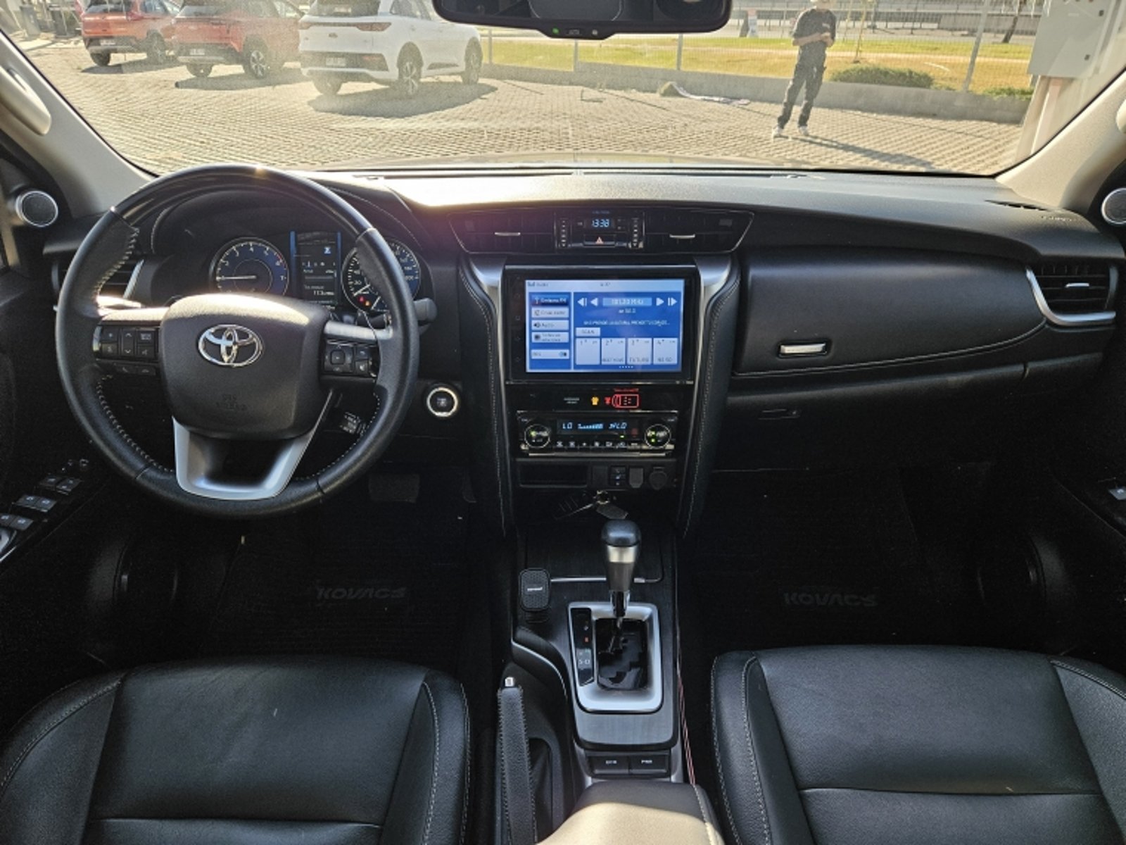 TOYOTA FORTUNER SRX AT 2.7 2023 - Imagen 9 de 20