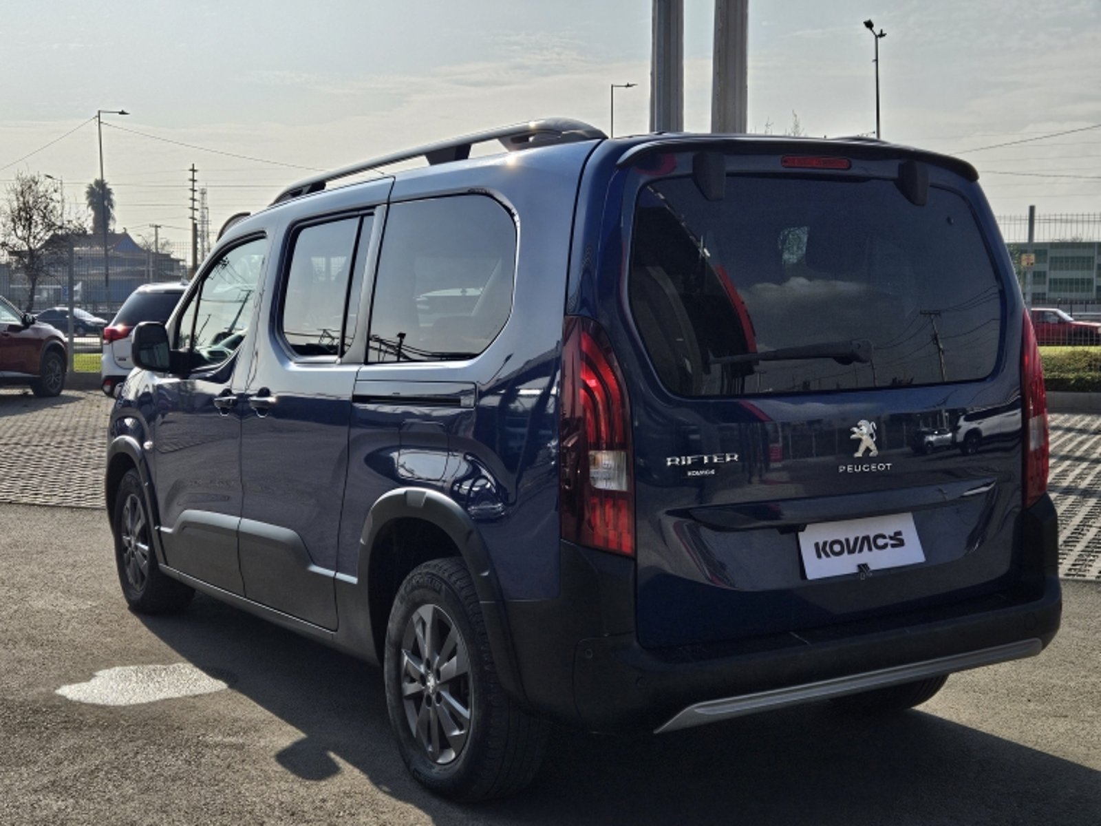 PEUGEOT RIFTER 1.5 ALLURE BLUEHDI 130 AT DIESEL 2023 - Imagen 6 de 20