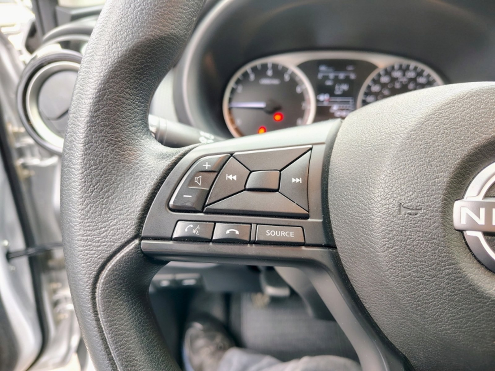 NISSAN KICKS 1.6   SENSE MT 2025 - Imagen 14 de 20
