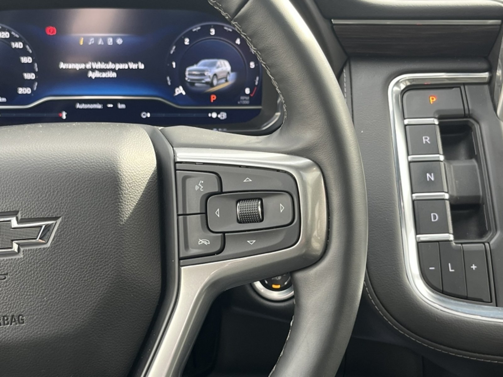 Chevrolet SUBURBAN 5.3 Z71 AT 4X4 2025 - Imagen 16 de 20